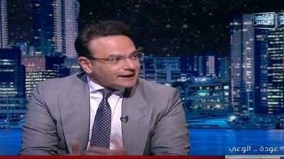 أستاذ جراحة عيون: علاج شبكية العين مكلف جدًا وسببه زواج الأقارب