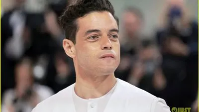 رامي مالك يعود بقوة إلى سباق الجوائز العالمية عبر نورمبرج مع راسل كرو