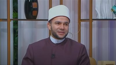 أستاذ فقه: الزوج مسؤول عن الإنفاق ولو كانت زوجته غنية.. وأجرها كبير