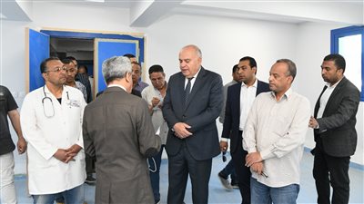 بتكلفة 4.5 مليون جنيه.. محافظ قنا يتفقد التجهيزات النهائية بمركز حضانات مستشفي الصدر