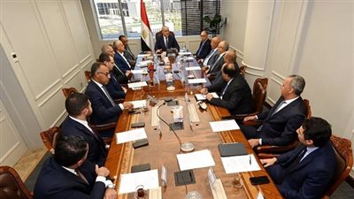 وزير الإسكان يبحث مع المطورين العقاريين التحديات التى تواجه القطاع