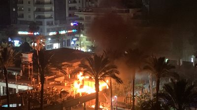 السيطرة على حريق هائل في نادى بلدية المحلة الكبرى (صور)
