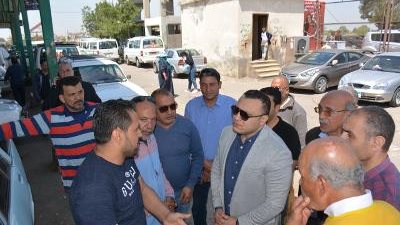جولة لنائب محافظ الدقهلية بالمرور علي موقف طلخا المجمع للتأكد من الإلتزام بالتعريفة الجديدة