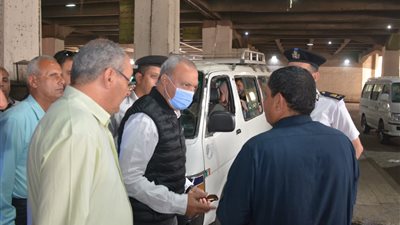 محافظ القليوبية: وضع التعريفة بجميع المواقف لمنع التلاعب