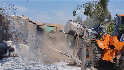 إزالة ٧٣ حالة تعد على مساحة ٥٥٤٣ م أملاك دولة بمنشأة القناطر