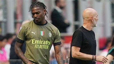 برقم الأساطير.. ميلان يكافئ رفائيل لياو