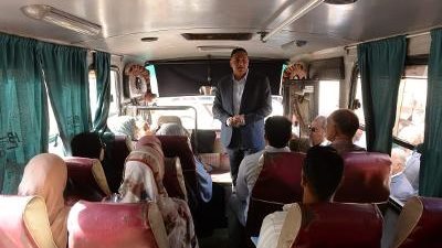 محافظ الدقهلية يتفقد موقف ميت غمر للتأكد من التزام السائقين بتطبيق التعريفة الجديدة 