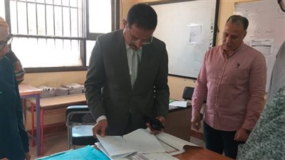 مدير تعليم الجيزة يتابع غرفة العمليات المركزية بالمديرية لامتحانات النقل
