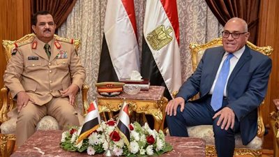 رئيس الهيئة العربية للتصنيع يبحث مع وزير الدفاع اليمني سبل تفعيل الشراكة والتعاون 