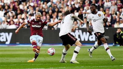 مانشستر يونايتد يتجرع هزيمة مفاجآة على يد وست هام في الدوري الإنحليزي