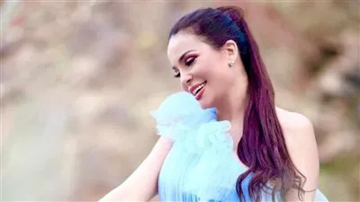 شاهد.. دومينيك حوراني تروج لأغنيتها الجديدة