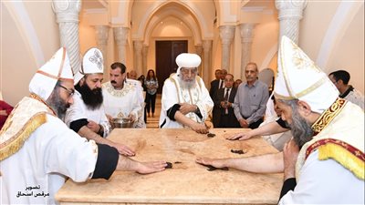 50 عاما على عودته.. تطييب رفات القديس أثناسيوس بيد البابا تواضروس 