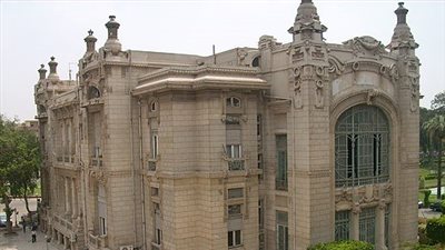 وفد منظمة التعاون الاقتصادي والتنمية في زيارة لمتحف الزعفران بجامعة عين شمس