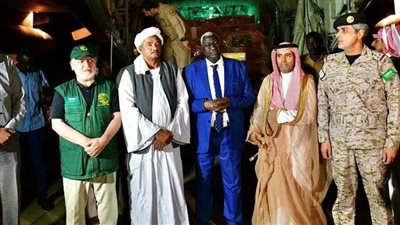 وصول الطائرة الإغاثية الثانية ضمن الجسر الجوي السعودي لمساعدة الشعب السوداني
