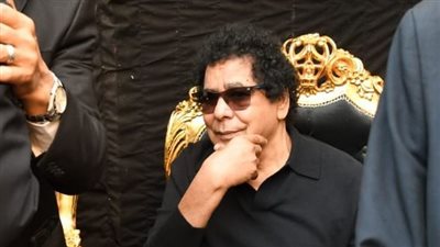 طارق الدسوقي وعمرو الليثي ومنير أول الحاضرين لتأدية واجب العزاء في محمود بكري