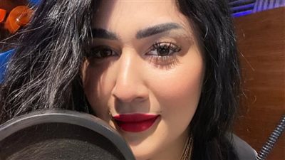 دنيا صلاح عبدالله تقدم حلقه خاصه بمناسبه عيد ميلاد الزعيم عادل إمام على ميجا FM 92.7 