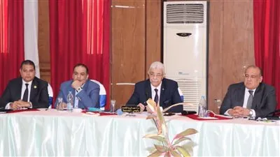 رئيس جامعة المنوفية يستعرض مشروعات الجامعة المستقبلية والتصور المقترح للمدينة الطبية ومعهد قومي للأورام