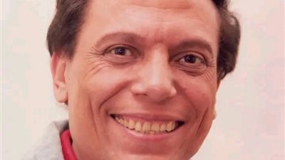 ذكرى ميلاد الزعيم عادل أمام..إعتذاره عن مسرحية العيال كبرت وتغير مفاجأة في الأبطال فما القصة!