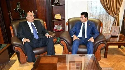 عاجل.. وزير الشباب والرياضة يرفض استقالة مصيلحى