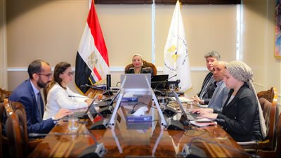 وزيرة البيئة تبحث سبل تهيئة المناخ الداعم لتطبيق سياسة المسئولية الممتدة للمنتج 
