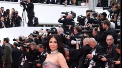 فستان منى زكى فى مهرجان 