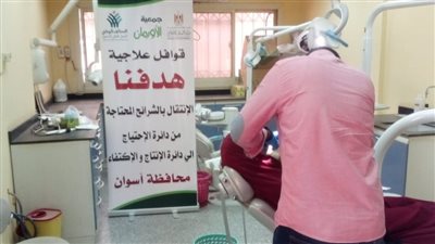 الكشف الطبي على 112 مريضًا من غير القادرين فى قافلة طبية بأسوان