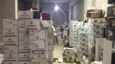 ضبط كميات كبيرة من مستحضرات التجميل مجهولة المصدر داخل مخزن دون ترخيص بالقاهرة