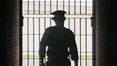 بحوزته 5 آلاف جنيه.. تفاصيل سقوط متهم انتحل صفة ضابط شرطة في أكتوبر