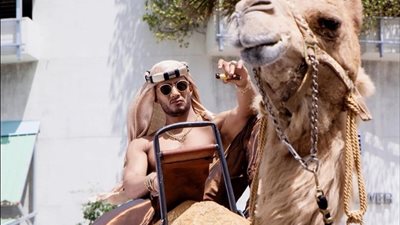 ظهور محمد رمضان على جمل في شوارع ميامي.. ولقاءه بـ رئيس فلسطين 