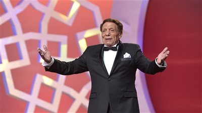 أبرزهم فرقة ناجي عطالله.. تعرف على مسلسلات الزعيم عادل إمام