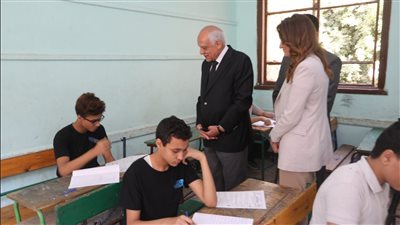 محافظ الجيزة يتابع سير الامتحانات من داخل غرفة العمليات بمديرية التربية والتعليم