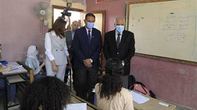 محافظ الجيزة يطمئن على سير امتحانات الشهادة الإعدادية بلجان مدرسة رفاعة الطهطاوي بنات