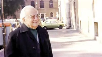 ابنة يحيى حقي: والدي أوصى بدفنه بجوار آل البيت بالسيدة نفيسة.. ونقلنا رفاته لمقابر بالعاشر من رمضان