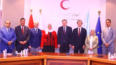 الهلال الأحمر المصري يوجه ٢٧ طنًا من المنتجات الإغاثية للسودان