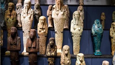 رئيس المتاحف ينفي خروج أي قطع أثرية إلى إسرائيل أو غيرها 