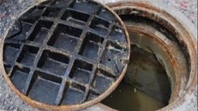 تفاصيل مصرع عاملين سقطا في بالوعة صرف صحي بأبو النمرس