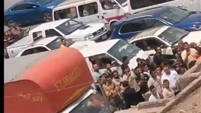 صور تذكارية من الجمهور وتكدس بالشوارع.. كواليس تصوير فيلم لمحمد رمضان في المنصورة 