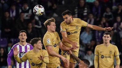 نجم برشلونة ينفي طلبه الرحيل عن كامب نو 