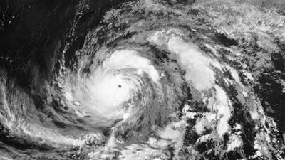  أستاذ دراسات بيئية: التغيرات المناخية تسببت في زيادة عدد وقوة الأعاصير (فيديو)