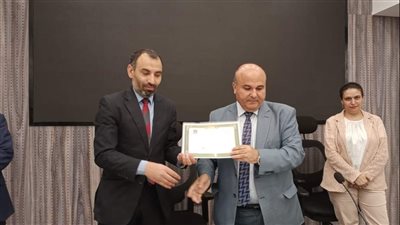 رئيس قطاع مصلحة الشهر العقارى والتوثيق يحاضر بحقوق عين شمس