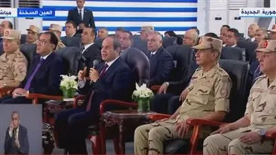السيسي: الدولة حريصة على إزالة أي معوقات أمام الاستثمار.. ولدينا فرص