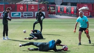 عاجل.. غياب حارس الأهلي عن مباراتي طلائع الجيش وسيراميكا وموقفه من المشاركة أمام الوداد المغربي