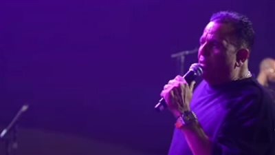 بالصور.. فؤش يجرى البروفات النهائية قبيل حفله الليلة بجدة