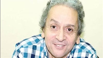 بدأ حياته كمساعد مخرج مع شقيقه في السينما وتورط في الكوميديا واتجه للتليفزيون.. أبرز المحطات في عيد ميلاد المخرج عمر عبد العزيز 