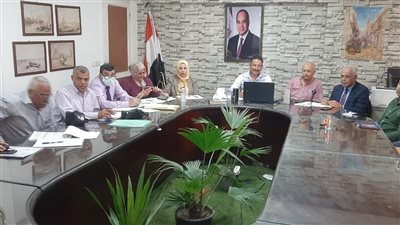 مدير تعليم الجيزة يتابع غرفة العمليات للاطمئنان على سير امتحانات الدبلومات