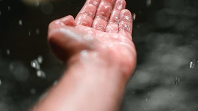 أدعية تقال وقت نزول المطر2023.. سبحانَ الذي يسبحُ الرعدُ بحمدِه