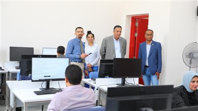 أمين جامعة المنصورة الجديدة يتفقد اختبارات المرشحين لشغل الوظائف الإدارية بالجامعة (صور)