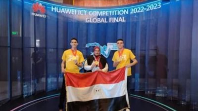 مصطفى ثابت يهنئ الطالب عبد الرحمن جمال بحصوله على المركز الثاني عالميا بمسابقة هواوي للشبكات