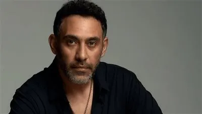 عمرو مصطفى يعلن عن أول مطرب بالذكاء الاصطناعي في العالم