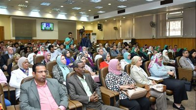 ندوة بجامعة القاهرة للتعريف بالمبادرة الوطنية للمشروعات الخضراء الذكية 